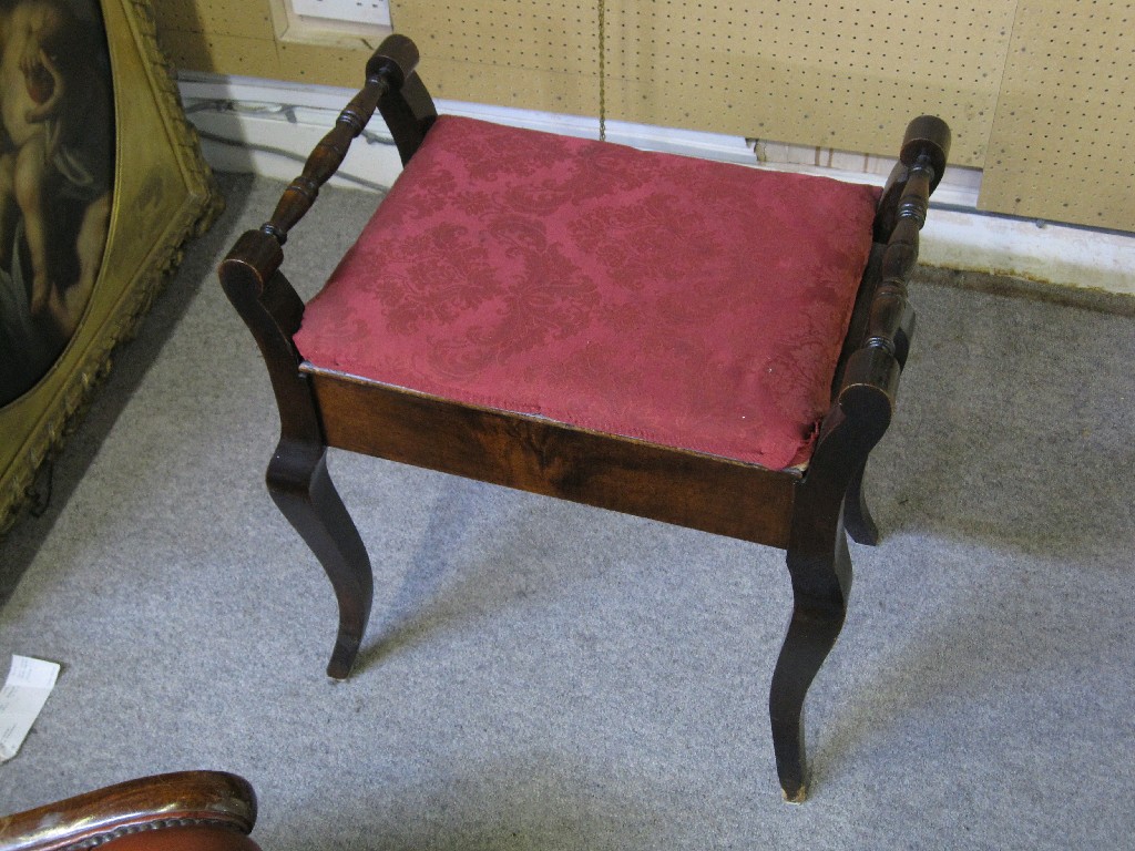 Appraisal: Piano stool