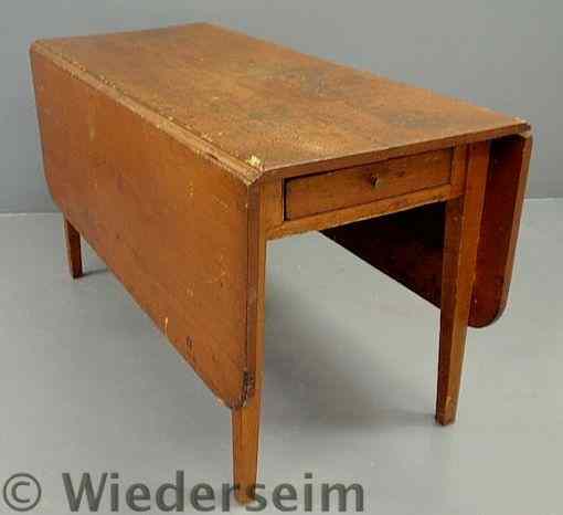 Appraisal: Country pine Hepplewhite drop-leaf table c with a single drawer