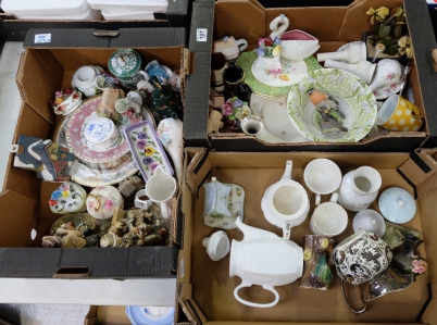 Appraisal: A mixed collection of items to include teaware decorative resin