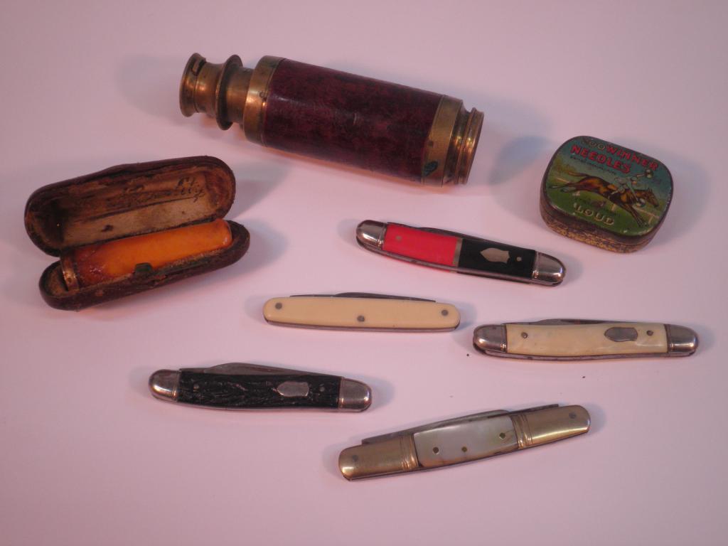 Appraisal: A miniature brass and mahogany telescope various pen knives a