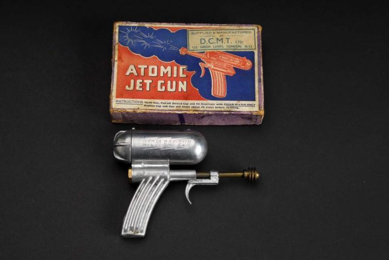 Appraisal: Atomic Jet Gun Toy Description American Made by Hiller Working