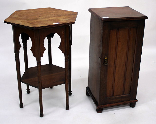 Appraisal: AN EARLY TH CENTURY OAK HEXAGONAL OCCASIONAL TABLE with six