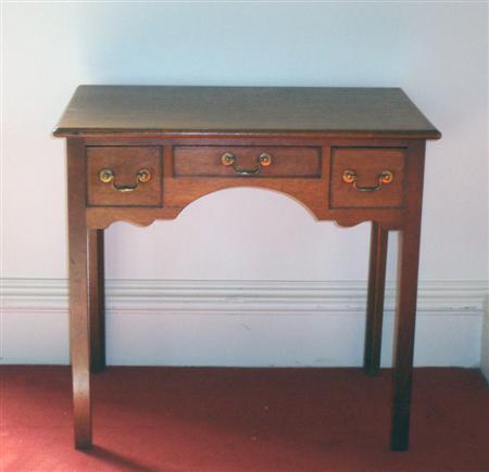 Appraisal: A George III mahogany lowboy the moulded rectangular top above