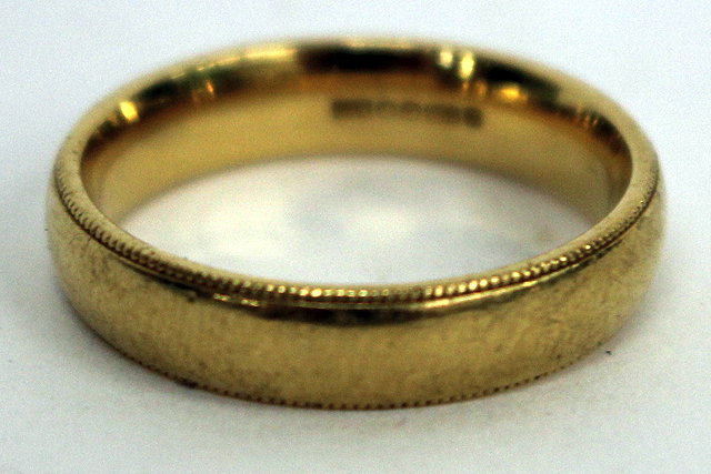 Appraisal: AN TH CARAT GOLD GENTLEMAN'S WEDDING BAND