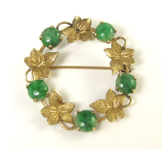 Appraisal: JADE AND FOURTEEN KARAT GOLD WREATH BROOCH a circular wreath