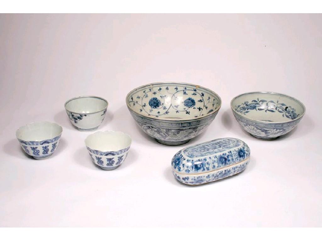 Appraisal: A CHINESE PROVINCIAL BLUE AND WHITE BOWL decorated with birds