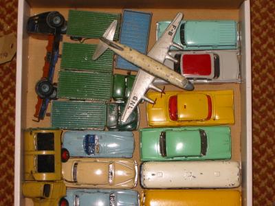 Appraisal: Sixteen old Dinky models including r Fordson Thames Flat Truck