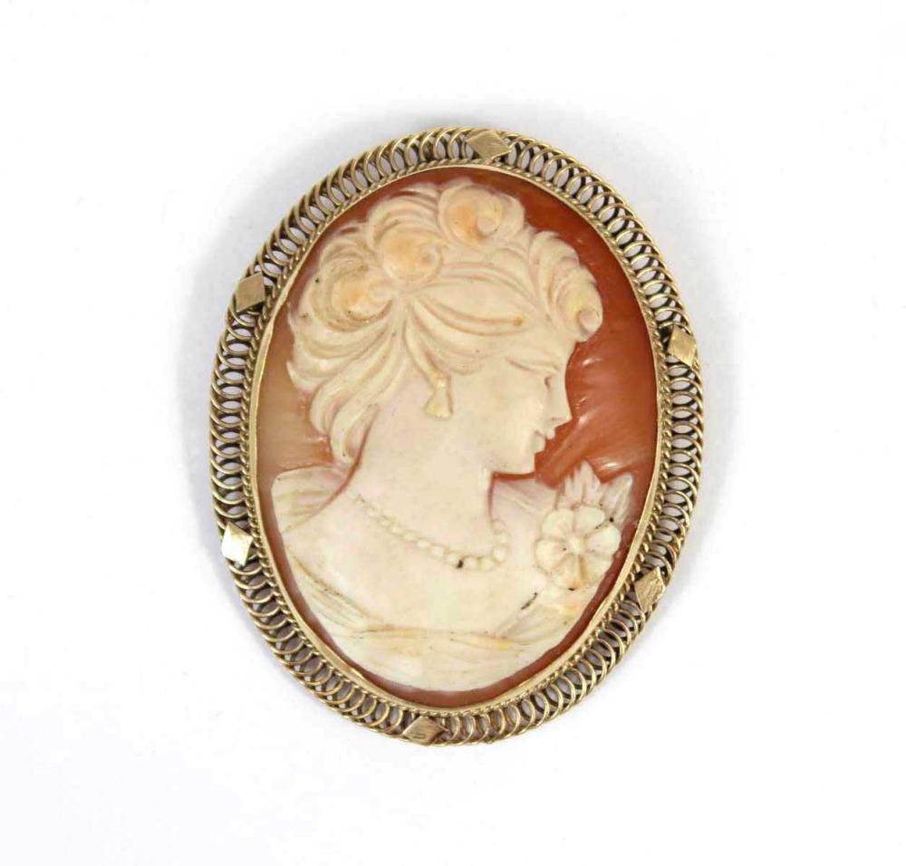 Appraisal: VICTORIAN PORTRAIT CAMEO PENDANT BROOCH with a relief carved side