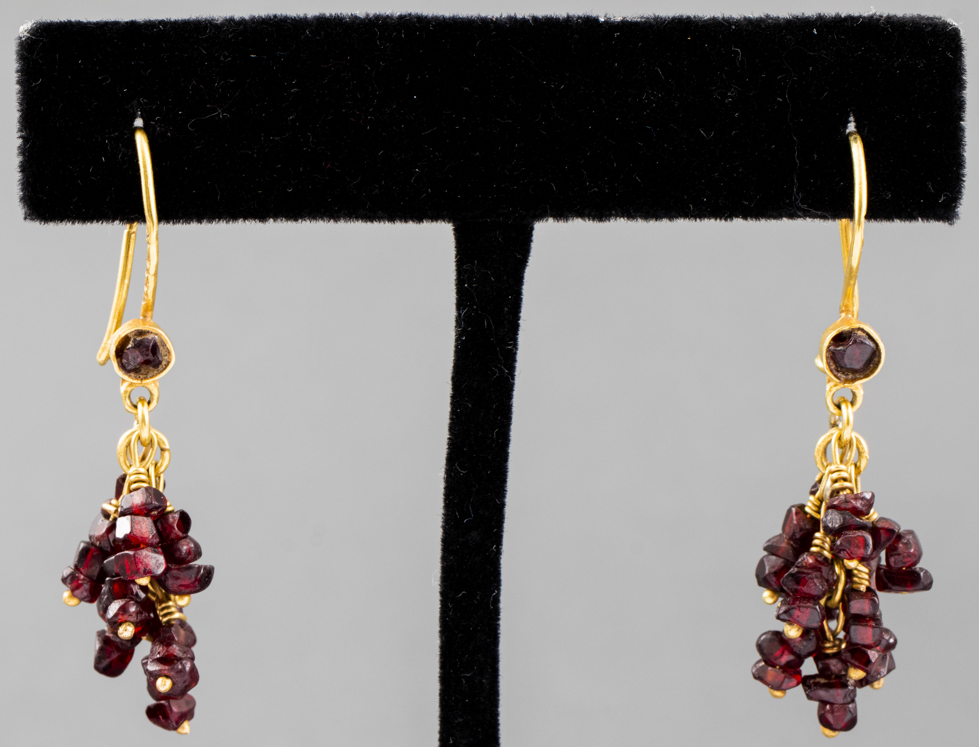 Appraisal: VINTAGE K YELLOW GOLD HIGH KARAT GARNET EARRINGS Vintage K