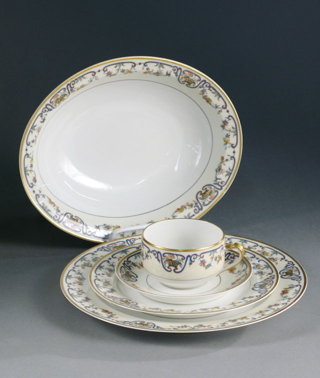 Appraisal: HAVILAND CO LIMOGES FRANCE FINE CHINA SET pieces sold by