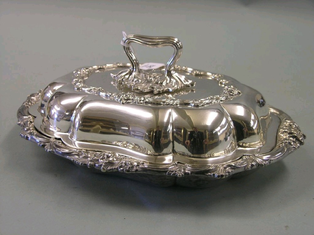 Appraisal: A good quality silver plated entree dish and cover cast