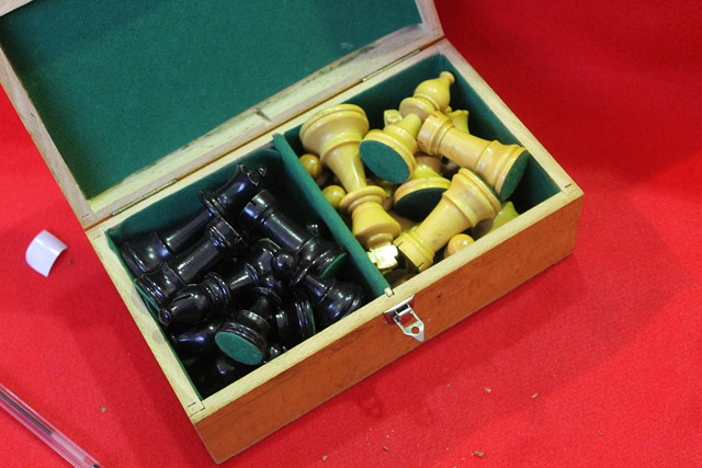 Appraisal: A TURNED SET OF BOXWOOD STAUNTON STYLE CHESSMEN