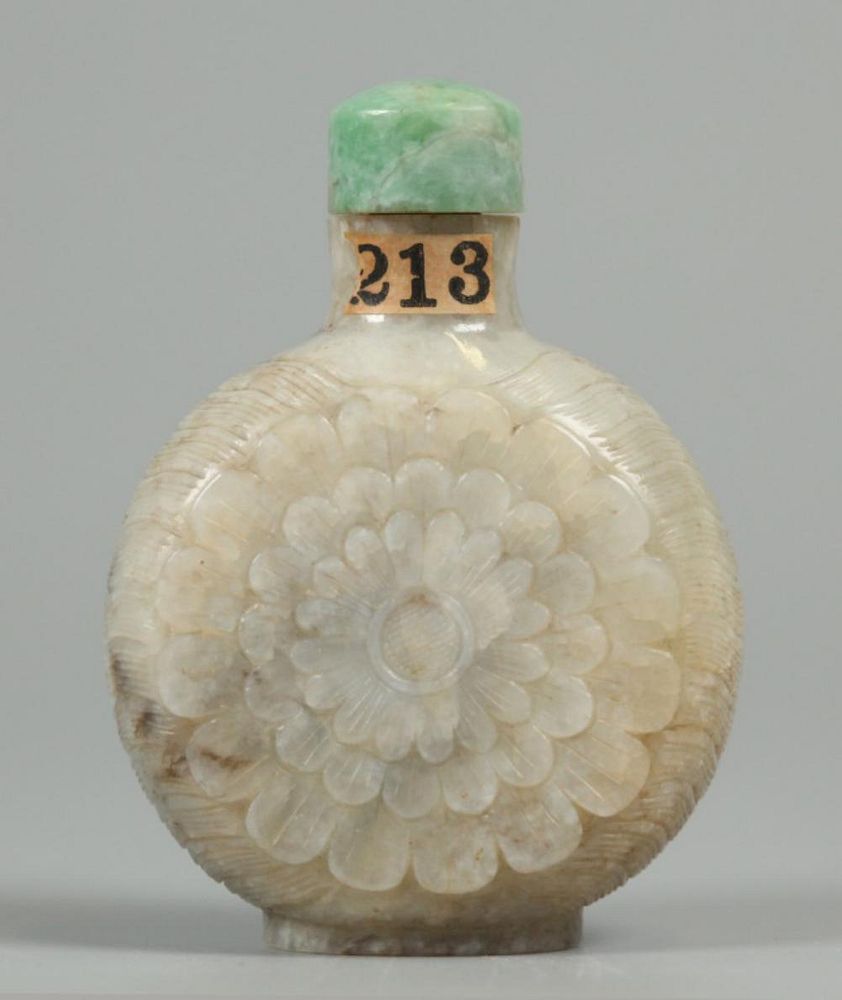 Appraisal: Chinese nephrite jade snuff bottle possibly th c carved with