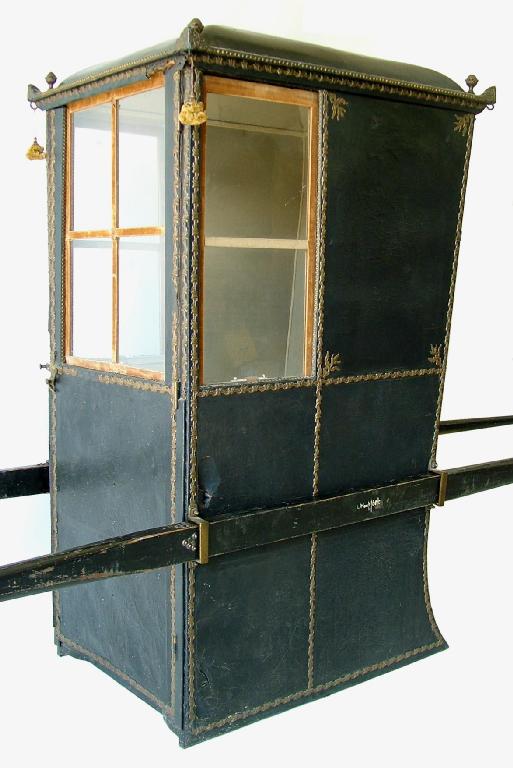 Appraisal: Good decorative th century sedan chair in black leather with