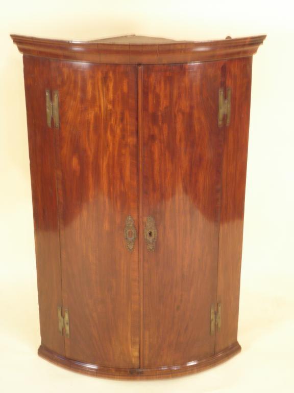 Appraisal: An early thC mahogany and cross banded corner cabinet the