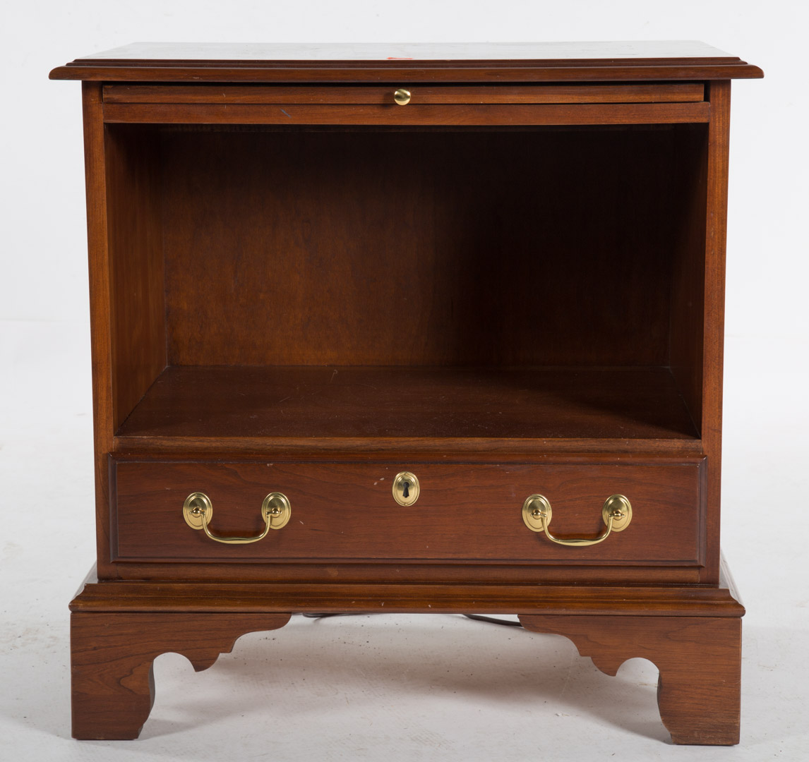 Appraisal: Harden mahogany nightstand