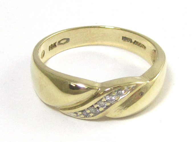 Appraisal: MAN'S DIAMOND AND TEN KARAT GOLD RING centering a single