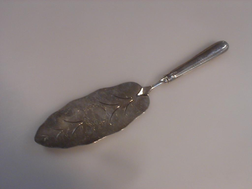 Appraisal: A Georgian silver server with pierced leaf shape blade marked