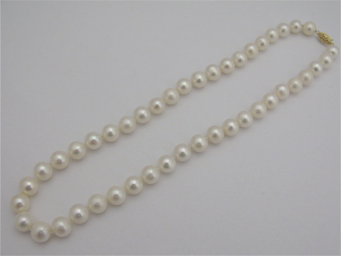 Appraisal: PEARL AND KARAT GOLD NECKLACE inches in length and strung