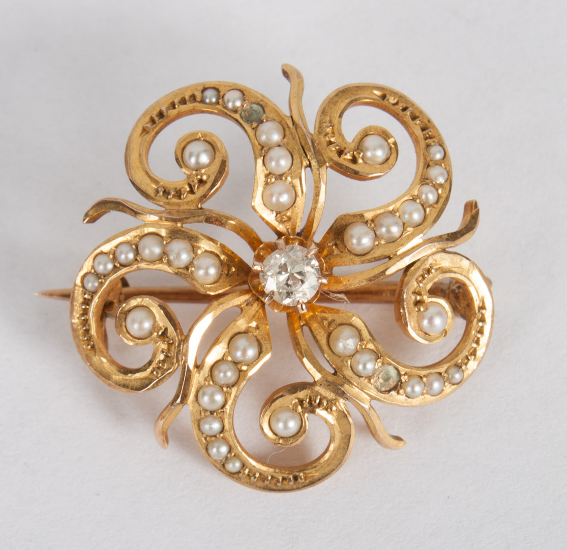 Appraisal: Victorian gold pearl diamond brooch pinwheel design centering a diamond