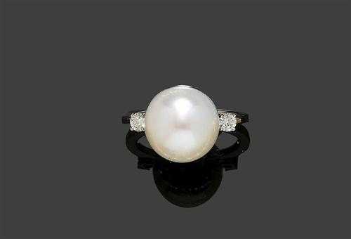 Appraisal: PEARL AND BRILLIANT-CUT DIAMOND RING White gold Elegant ring the