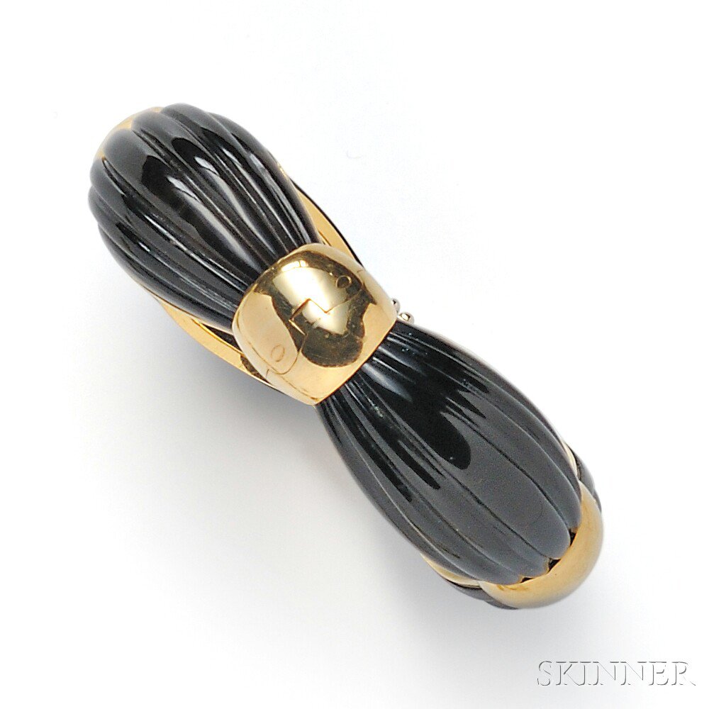 Appraisal: kt Gold and Onyx Bracelet Italy the hinged bangle set