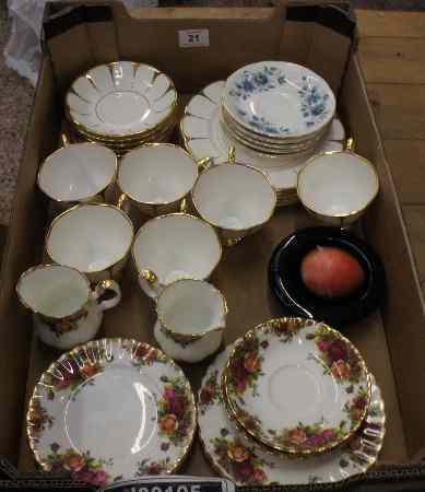 Appraisal: Mixed Tray comprising Royal Albert Old Country Roses Plates various