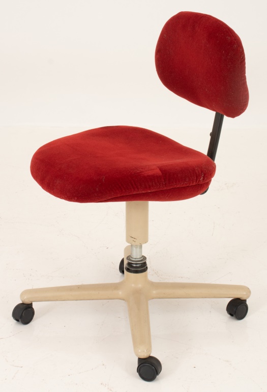 Appraisal: MODERN SWIVEL OFFICE CHAIR IN VELOURS D'OPERA Moderns swivel office