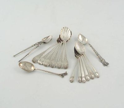 Appraisal: Teaspoons a set of six Victorian engraved teaspoons with fluted