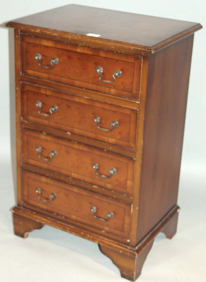 Appraisal: A yew finish four drawer pedestal chest the top with