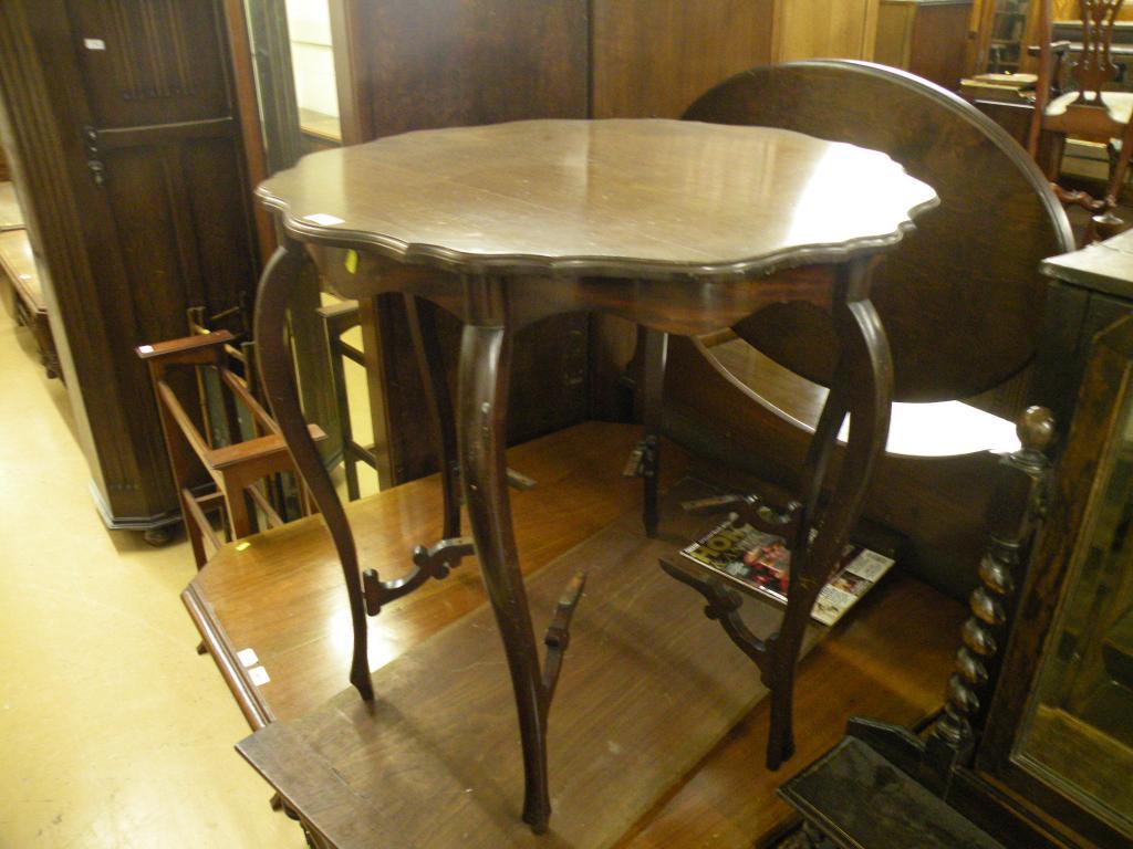 Appraisal: An Edwardian mahogany occasional table with a shaped top and