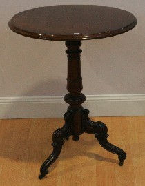 Appraisal: A circular top occasional table in mahogany on a turned