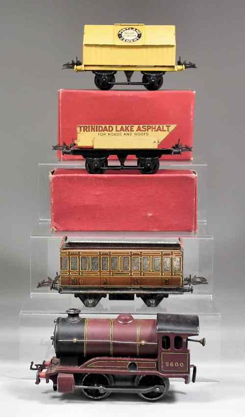 Appraisal: A Hornby 'O' gauge clockwork goods train set No -