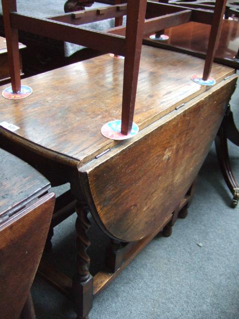 Appraisal: A th century oak drop flap table the oval top