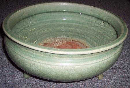 Appraisal: A tripod censer Ming Longqing of celadon glaze incised a