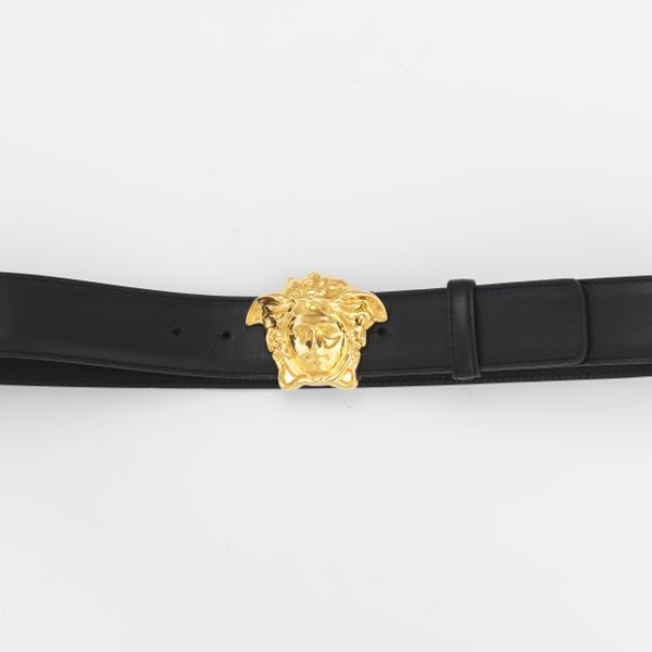 Appraisal: VERSACE MEN'S MEDUSA LEATHER BELT x Versace Medusa buckle black