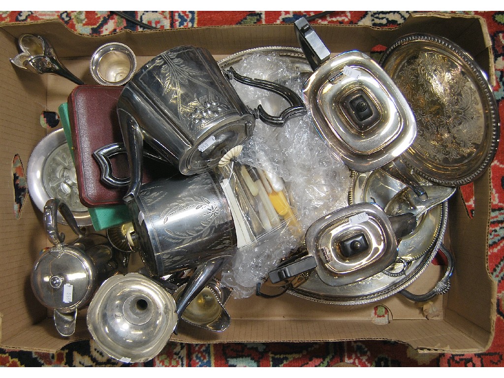 Appraisal: Box of silver plated flatware and cutlery to w four