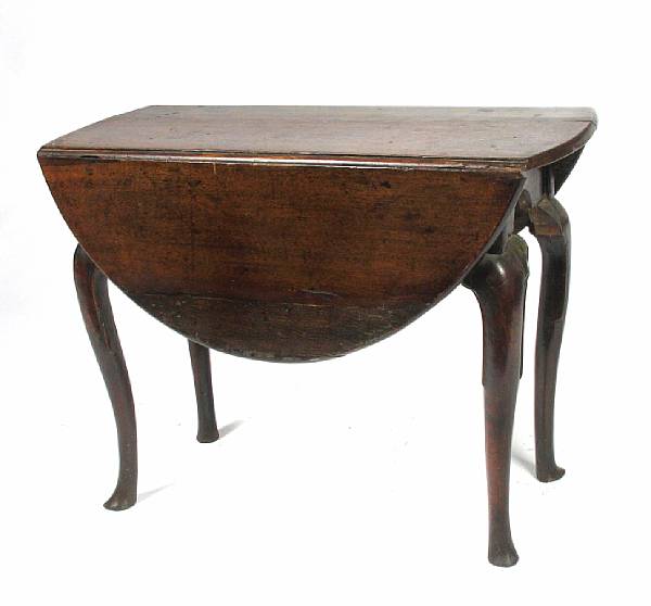 Appraisal: An English oak drop leaf table th century height in