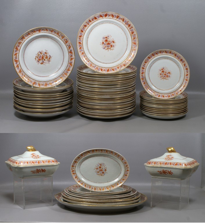 Appraisal: pc th c Chinese Export Porcelain Dinner Service for to