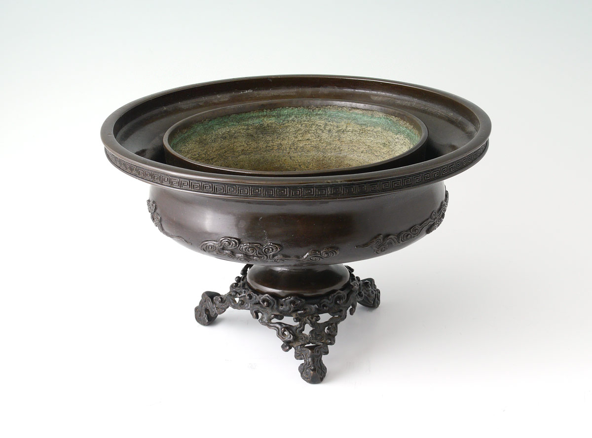 Appraisal: MEIJI PERIOD JAPANESE BRONZE PLANTER ON STAND Bowl form planter