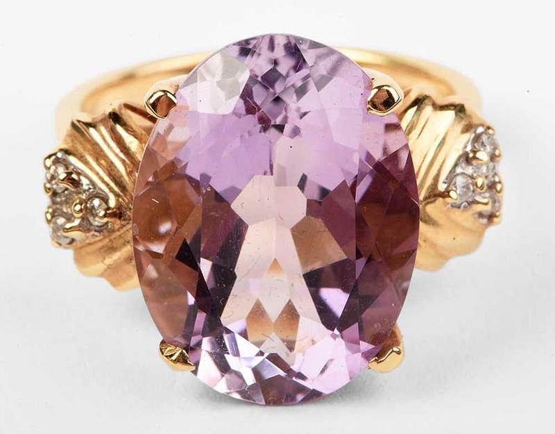 Appraisal: kt Gemstone Ring oval faceted amethyst approx x mm six