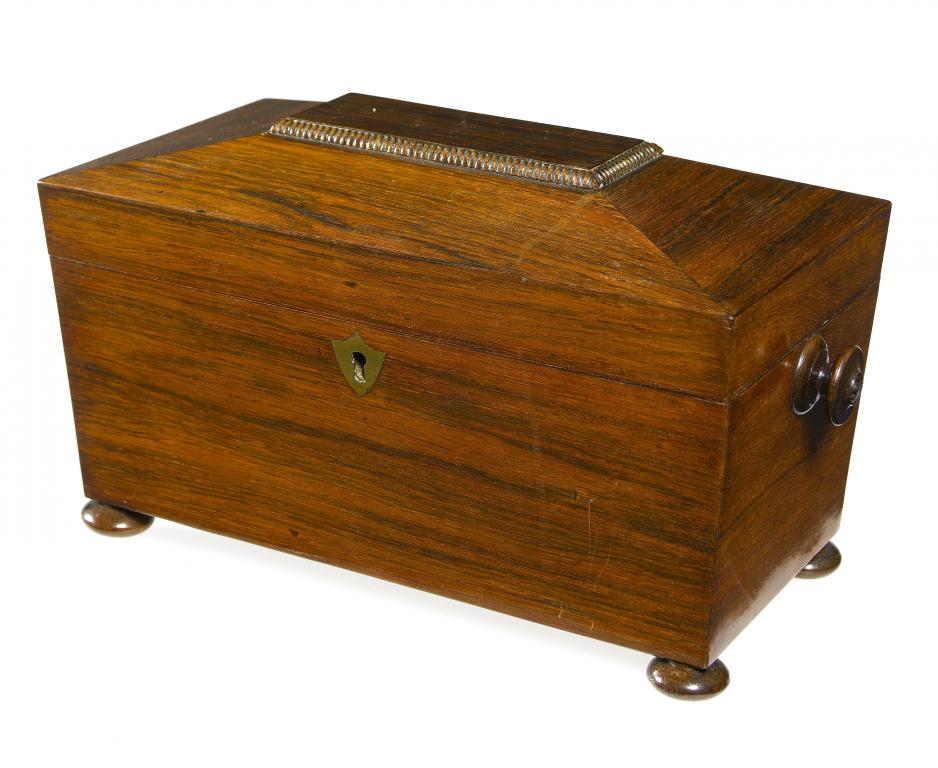 Appraisal: A VICTORIAN ROSEWOOD TEA CADDY of sarcophagus shape the fitted