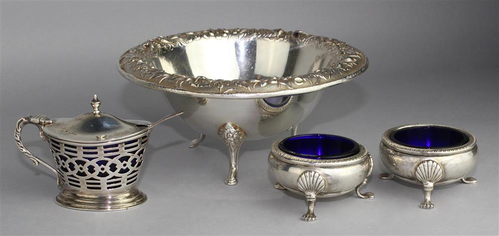 Appraisal: A VICTORIAN SILVER OVAL COVERED MUSTARD POT AN UNMATCHED SPOON