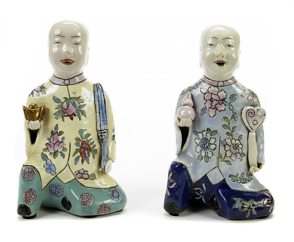 Appraisal: A group of eight Chinese small famille rose enameled porcelain