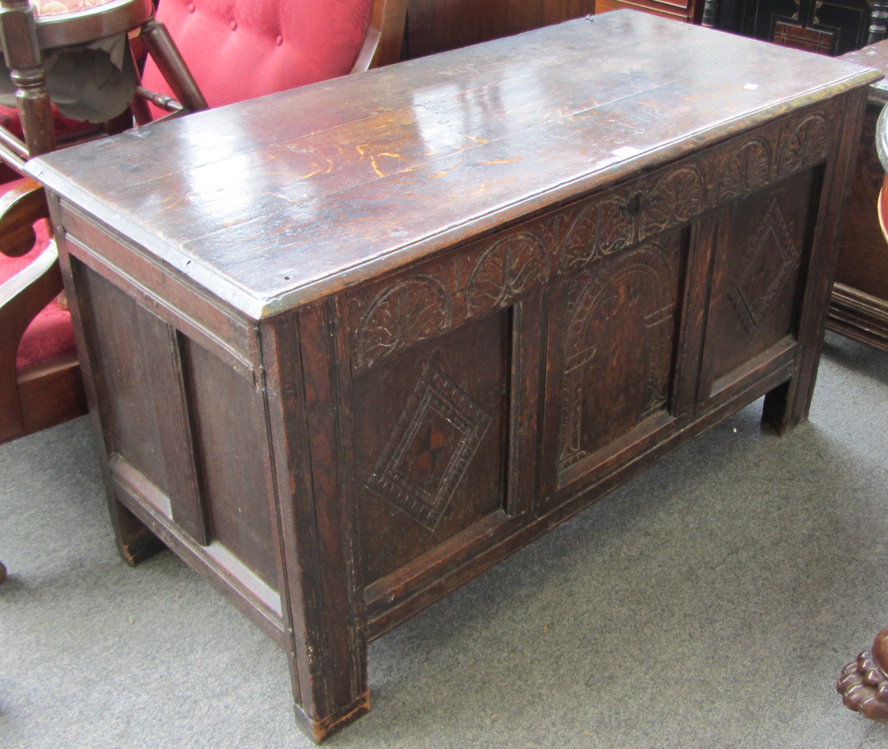 Appraisal: A th century oak coffer the plank top over triple