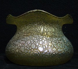 Appraisal: An unsigned Loetz style iridescent glass vase with undulating rim