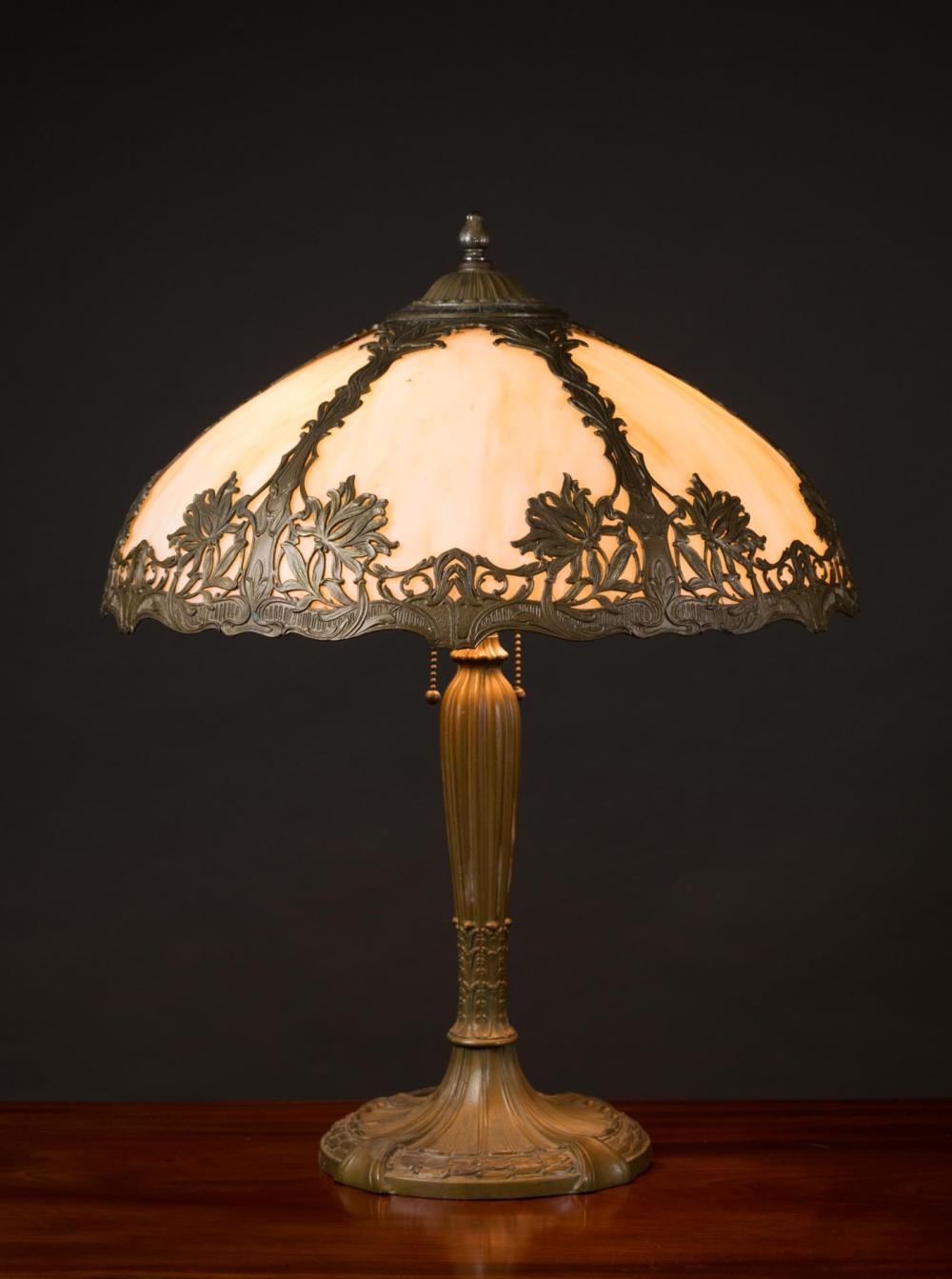 Appraisal: ROYAL ART GLASS CO SLAG GLASS TABLE LAMP shade having