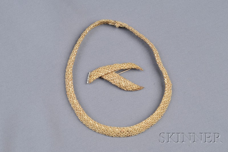 Appraisal: kt Gold and Diamond Suite comprising necklace and brooch composed