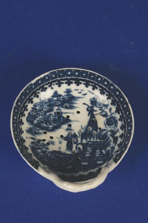 Appraisal: A CAUGHLEY BLUE AND WHITE EGG STRAINER circa transfer printed