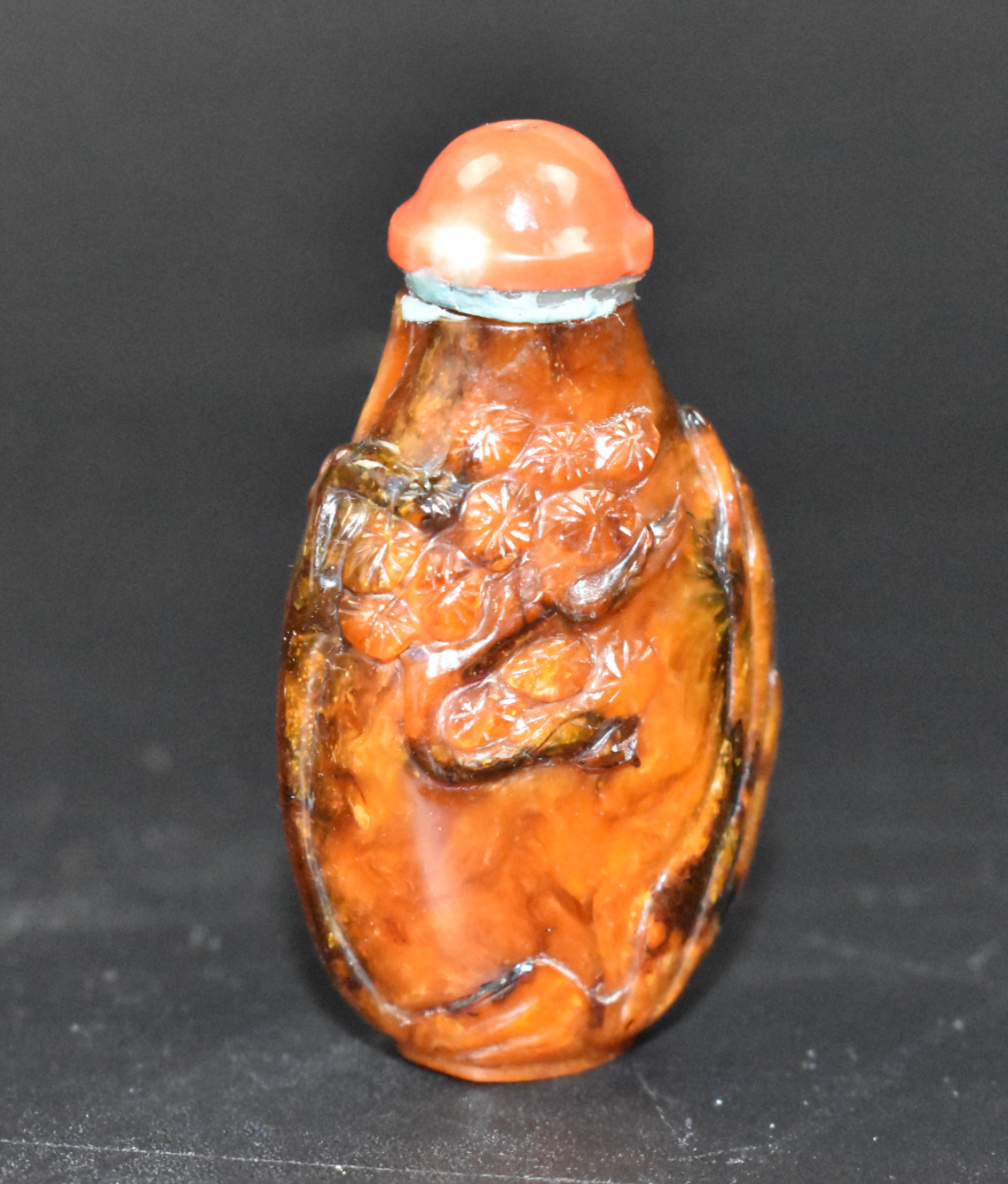 Appraisal: A Chinese amber carved snuff bottle dating from the Qing